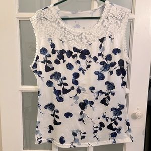 Women’s floral tank with lace. Size med.